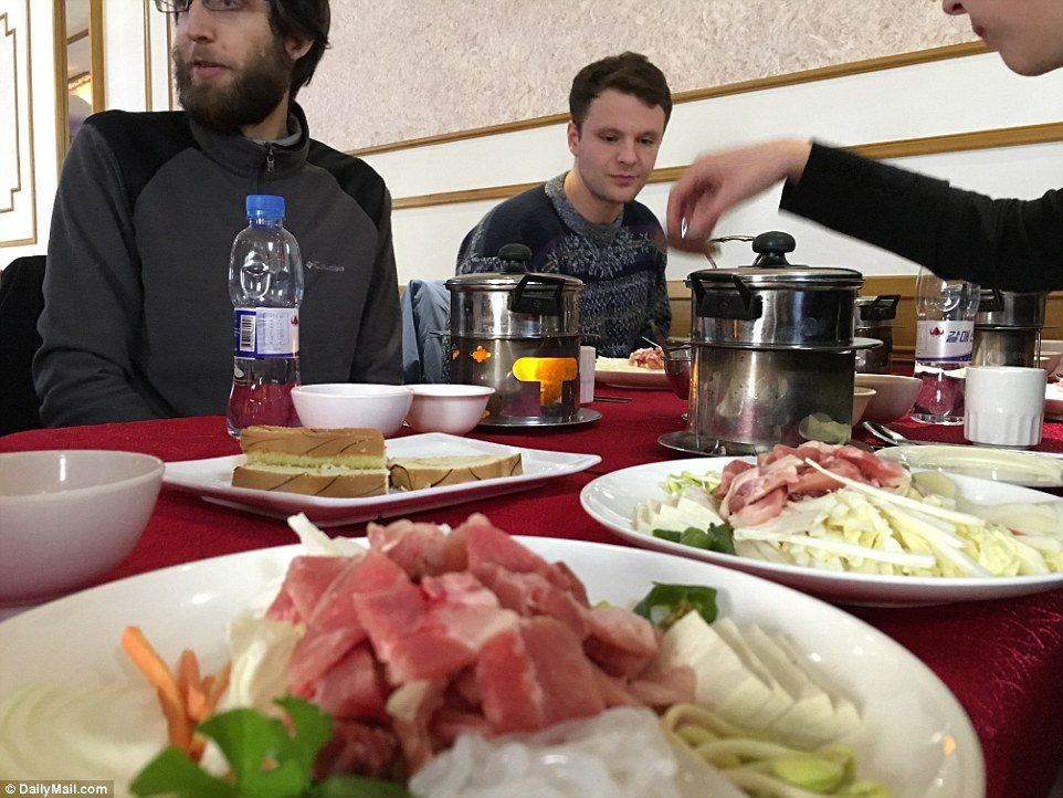 4196E92700000578-4623648-image-a-26_1498002443673 7