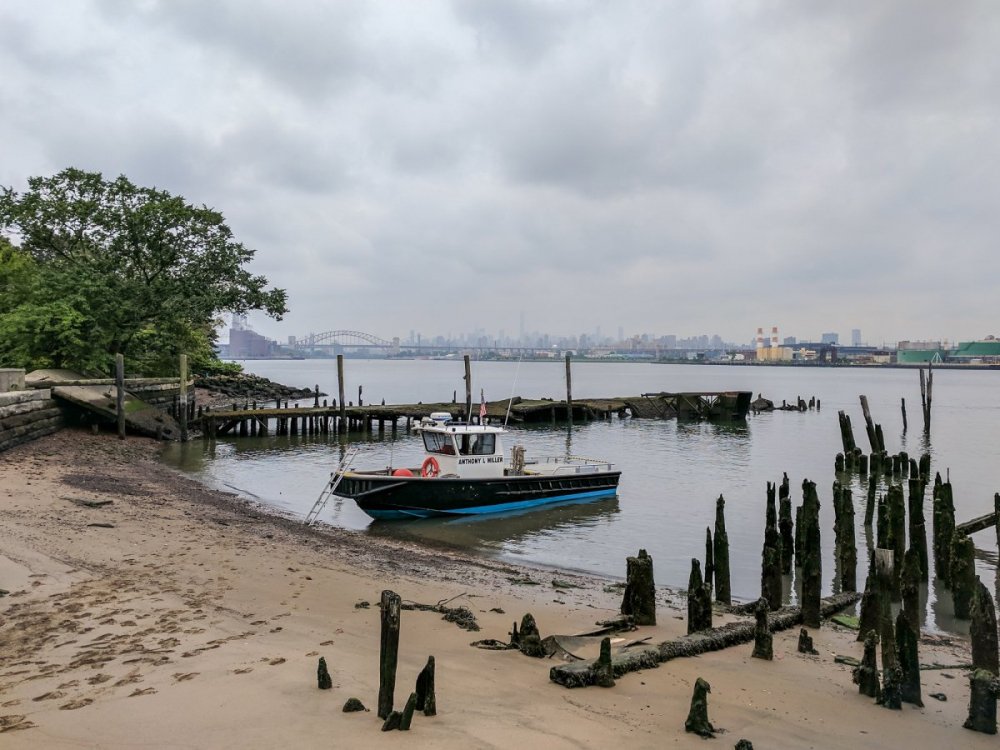 the-arc-shaped-hell-gate-bridge-on-the-east-river-is-visible-from-north-brothers-western-shore