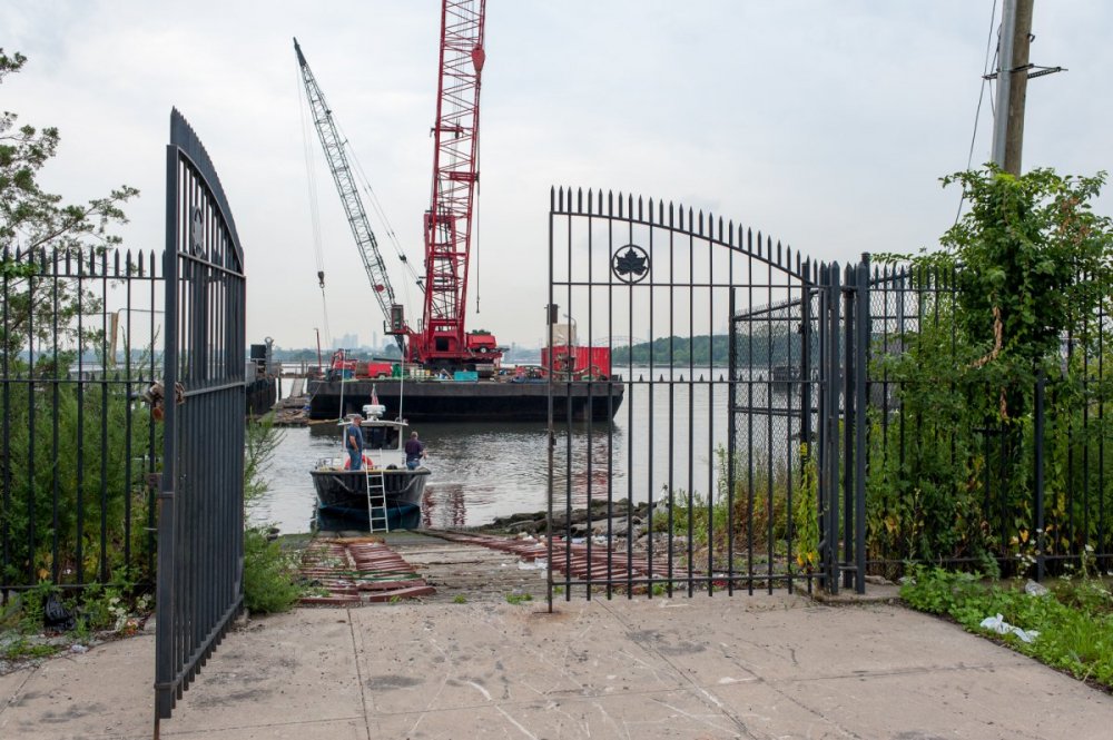 the-only-way-to-get-to-north-brother-island-is-by-boat-leaving-from-barretto-point-park-in-the-south-bronx-is-one-of-the-quickest-to-get-there 8