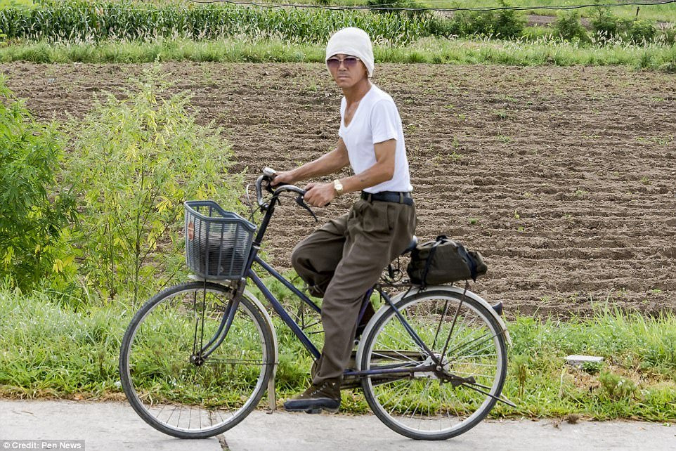 4599ECF000000578-0-image-a-60_1508766882786 9