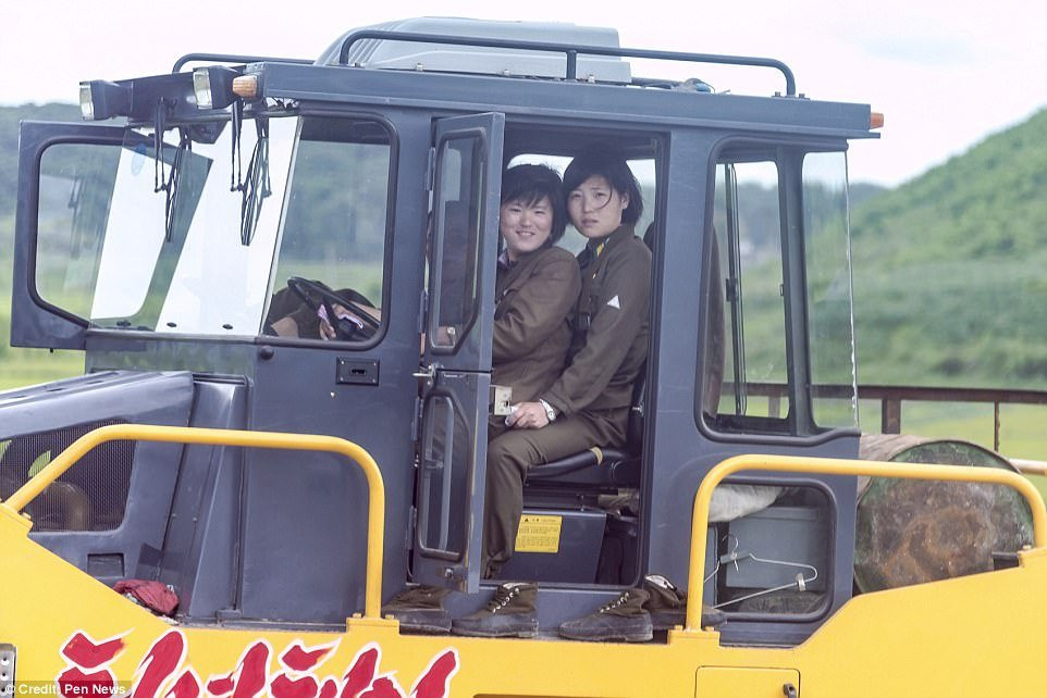 4599ED3C00000578-0-image-a-72_1508767132041 12