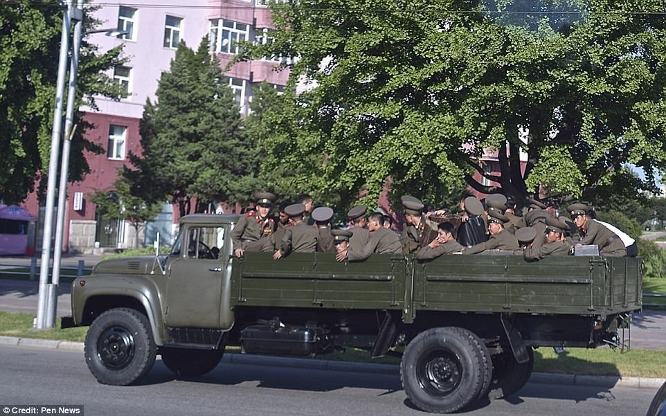 4599ED4C00000578-0-image-a-52_1508766865429 6