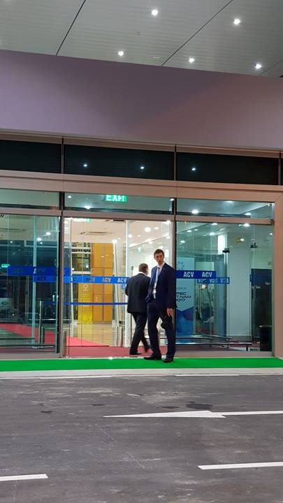 23476563_10210198344695406_523162197_n