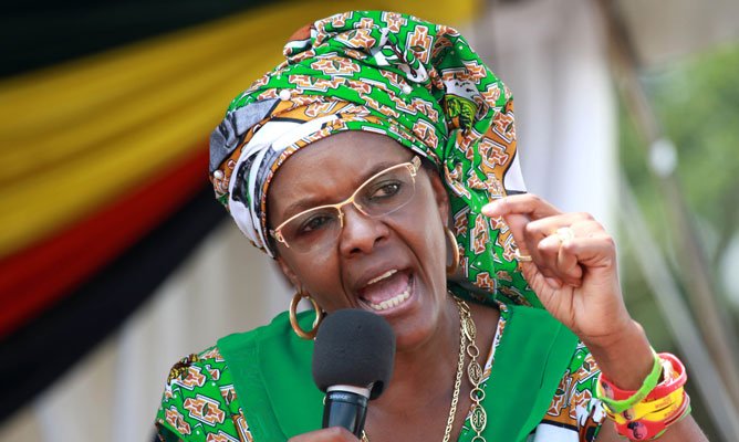 Nguoi-dan-ba-thep-cua-Tong-thong-Zimbabwe-2-1510803548-width668height400