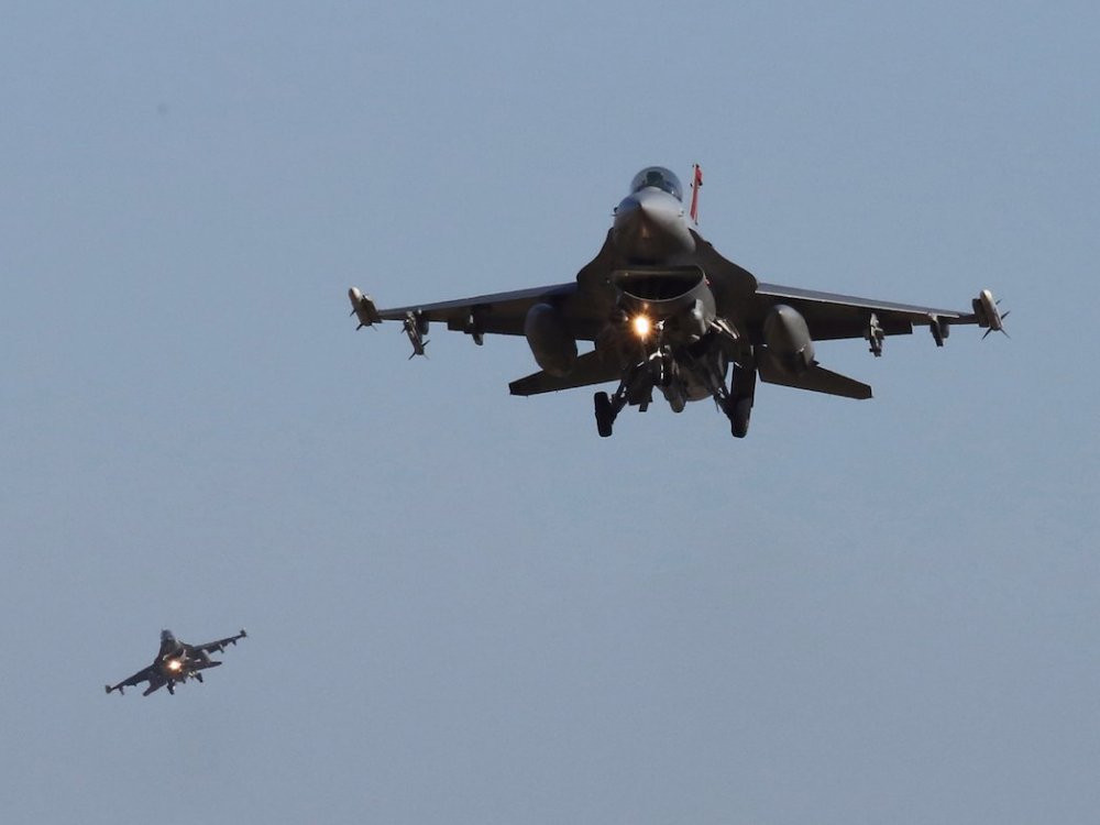 here-two-f-16s-from-the-us-air-force-prepare-for-landing 10