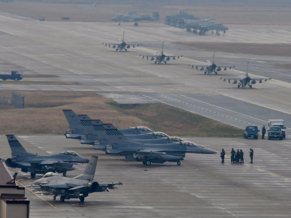 theres-a-lot-of-f-16s-at-the-drill 12