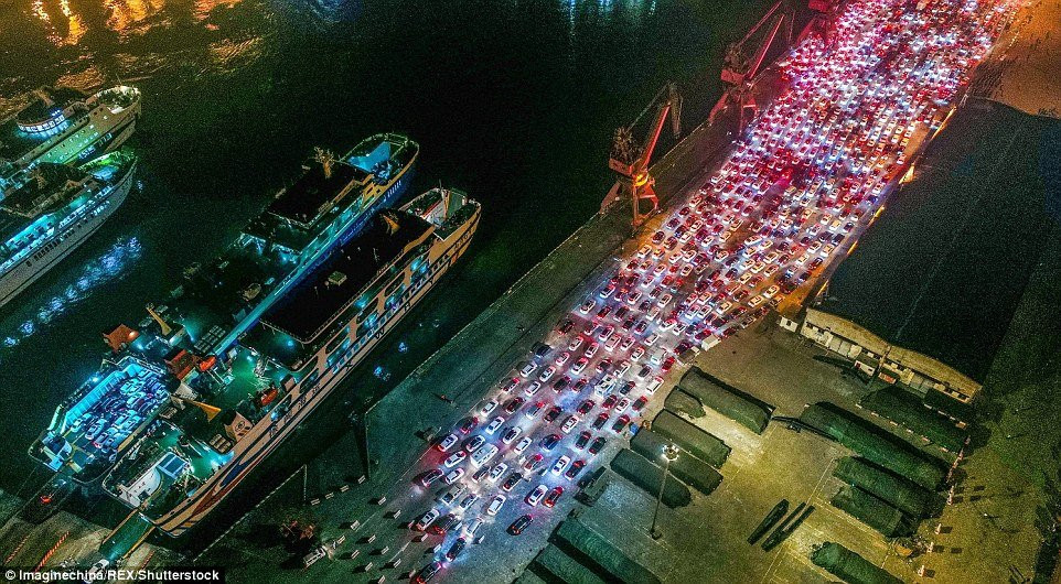 497C2E3400000578-5423061-image-a-74_1519315965545 4