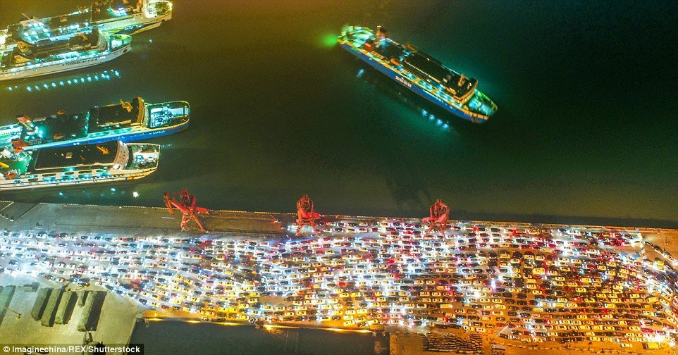 497C2EFC00000578-5423061-image-a-75_1519315968044 6