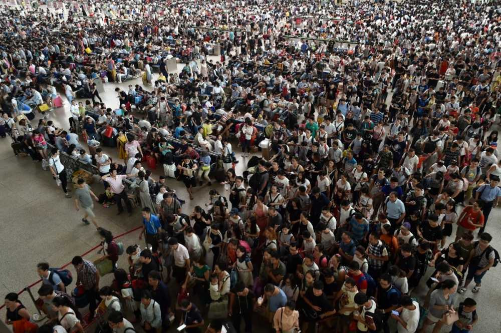 passengers-flood-a-railway-station-on-the-first-day-of-the-chinese-mid-autumn-festival-holiday-in-wuhan-hubei-province-0112 5