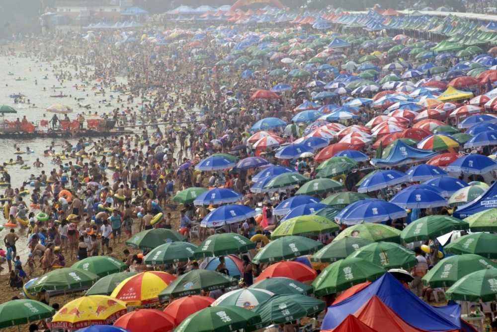 people-crowd-on-a-beach-in-dalian-liaoning-province-to-escape-the-summer-heat-0119 10