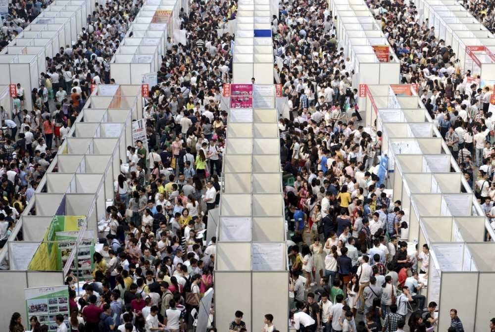 thousands-of-job-seekers-visit-booths-inside-a-job-fair-in-chongqing-0117 8