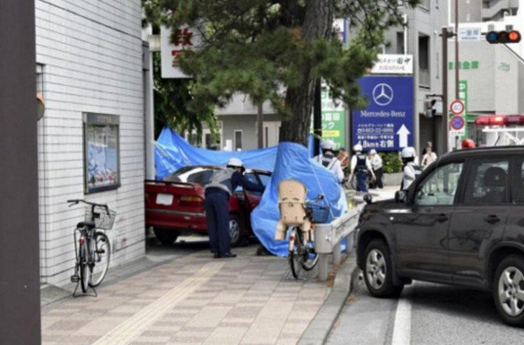 1-dead-3-hurt-in-japan-as-elderly-driver-mounts-kerb-1010282
