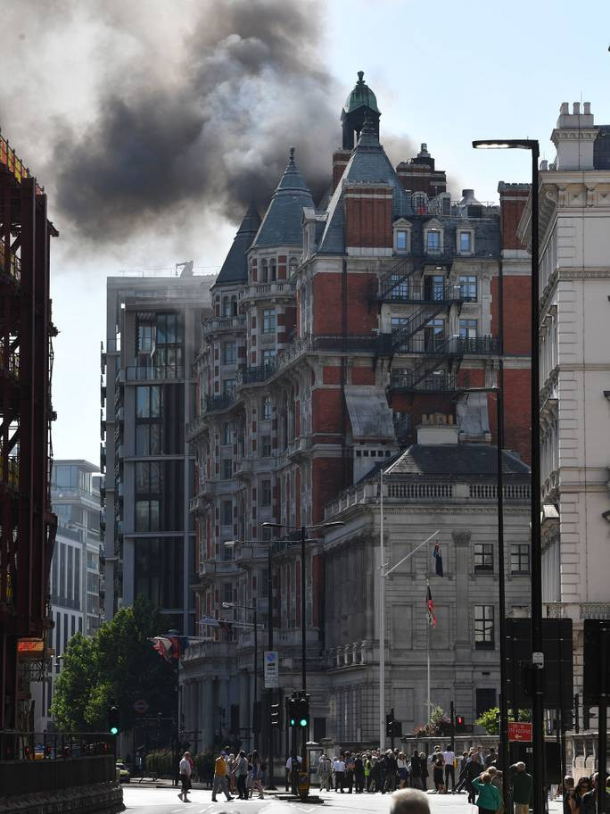 knightsbridge-hotel-fire-1 (1)