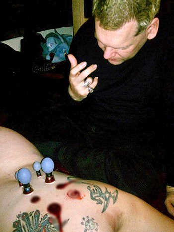 Woman-is-real-life-vampire-foo-5917-5492-1475134758 3