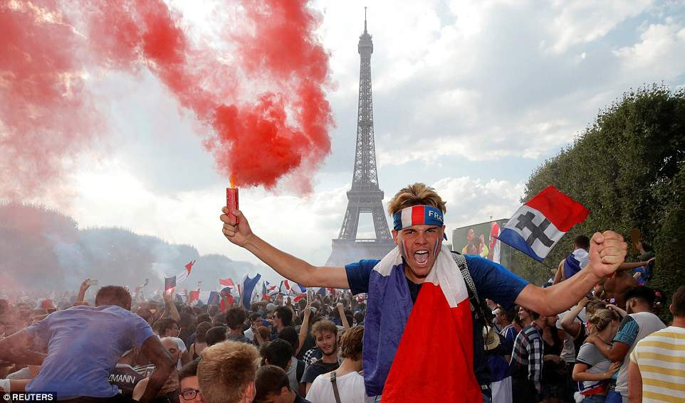 4E49532E00000578-5955603-image-m-262_1531684457950 6