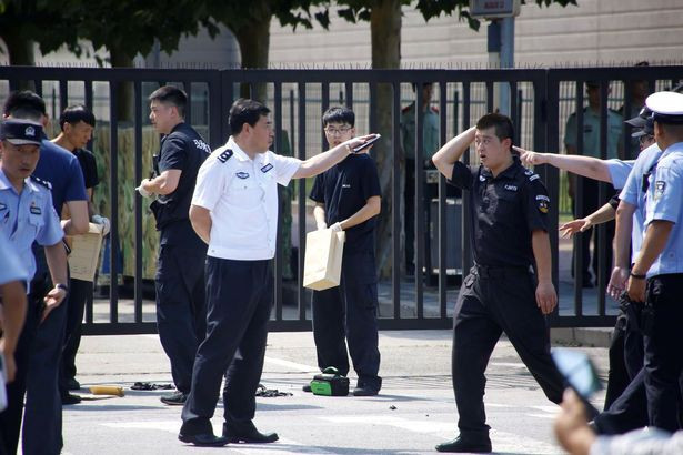 0_Police-officers-are-seen-near-the-US-embassy-in-Beijing
