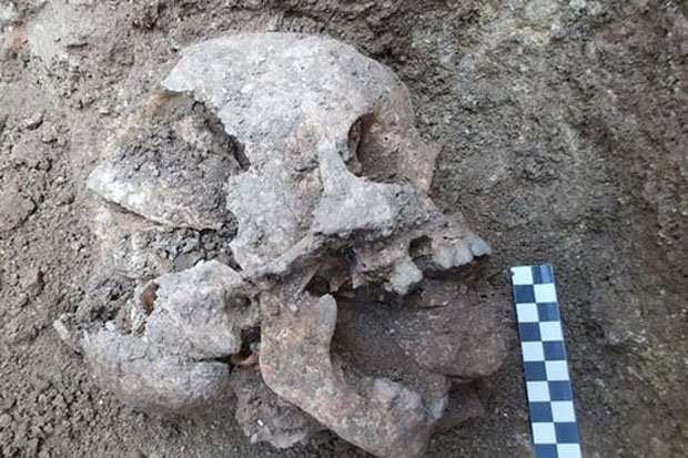 Vampire-burial-Taverina-Italy-736177