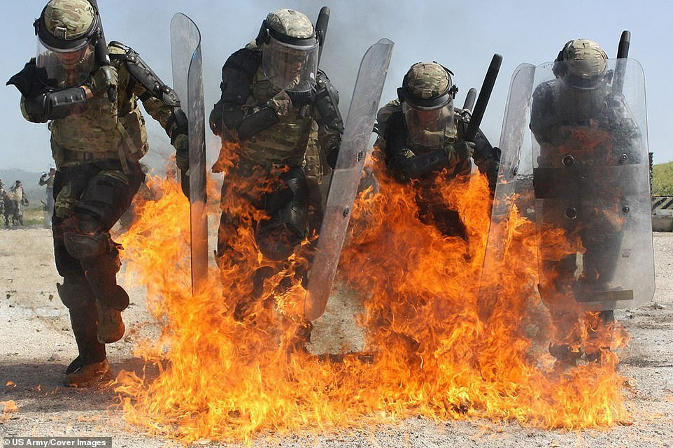 8044616-6547191-Soldiers_conducted_fire_phobia_training_at_Camp_Marechal_de_Latt-a-55_1546438254544 7