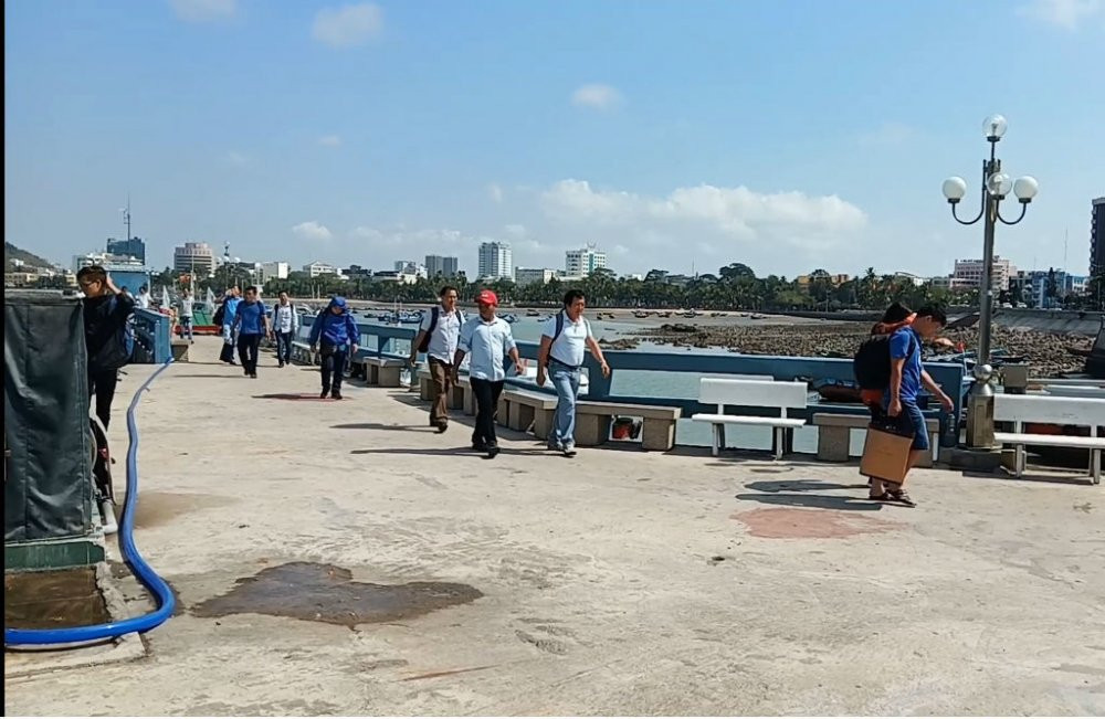 tau-cao-toc-vung-tau-con-dao-cho-500-khach-hong-giua-bien-3