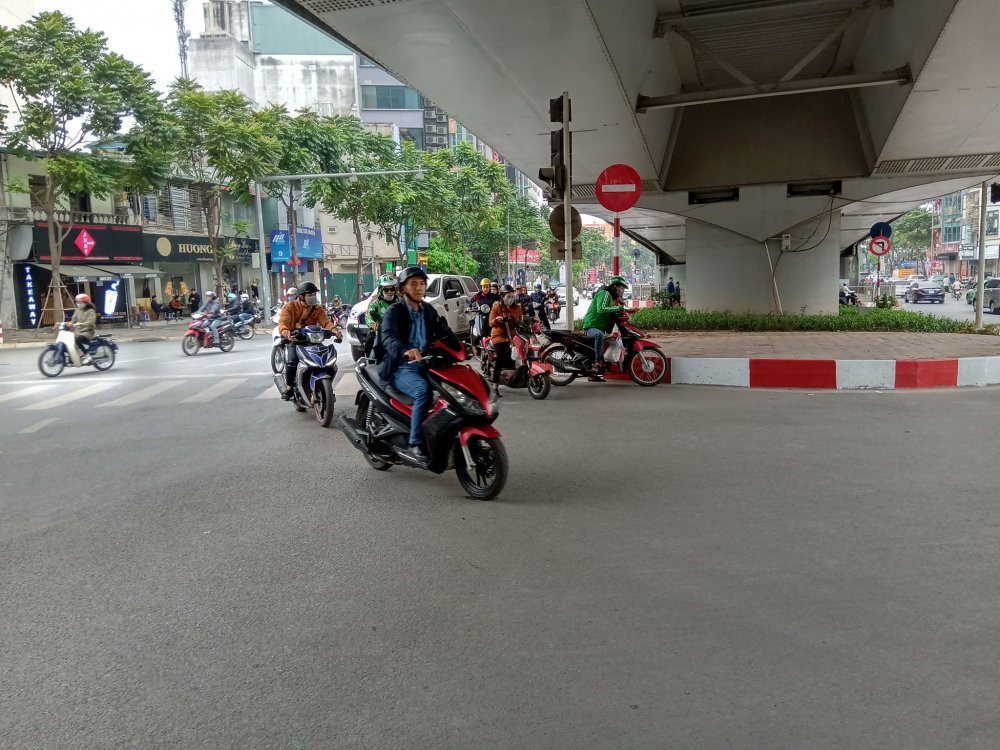 linh-hinh-su-dung-cam-bat-3-doi-tuong-mang-dao-phong-lon-trom-cuop-tai-san-cua-co-gai-tre-ngay-8-3-170045