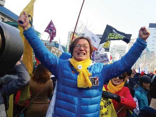 nguoi dan bieu tinh tong thong han quoc