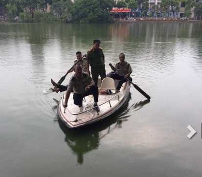 thanh-nien-nhay-ho-tu-tu-2