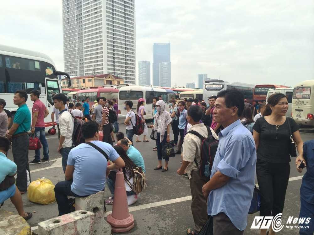 4- Ngoi dan dung tran ra truoc cua doi xe ve