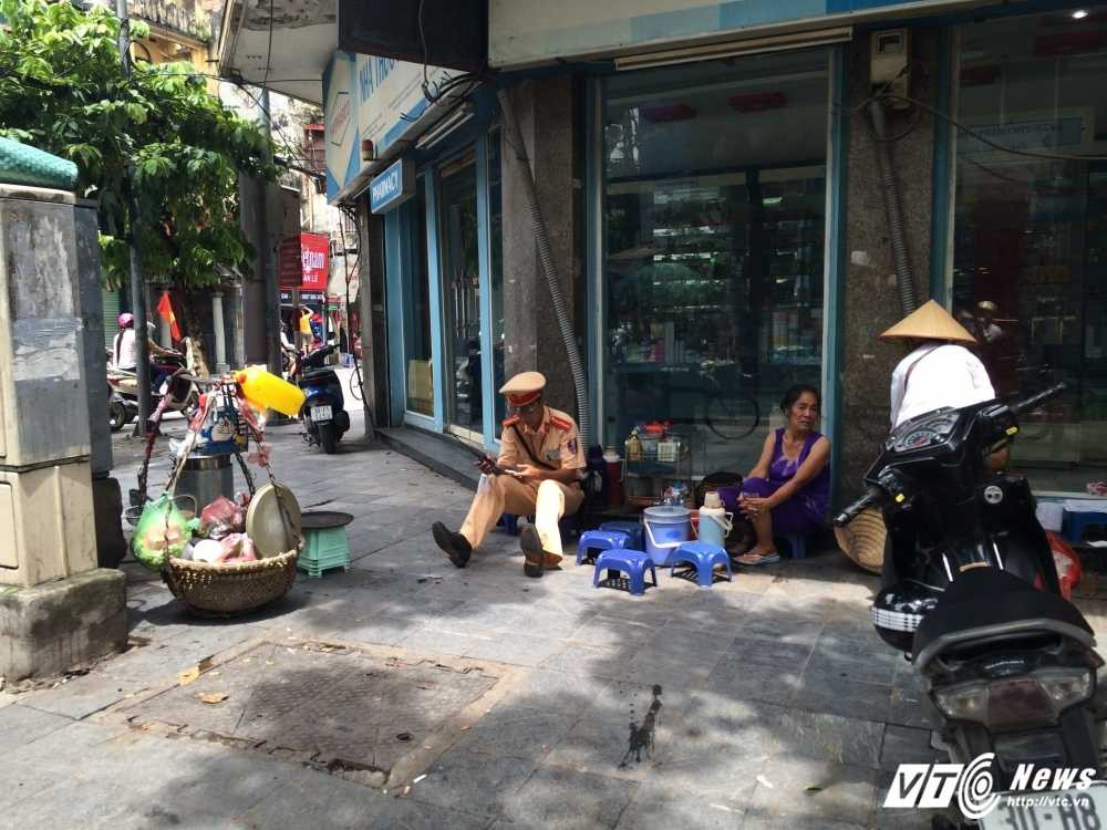 6. Cong viec cua luc luong cong an giao thong cung do vat va hon