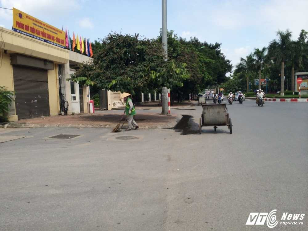 8- Du cac tuyen duong vang ve nhung cong nhan moi truong van can man lam viec