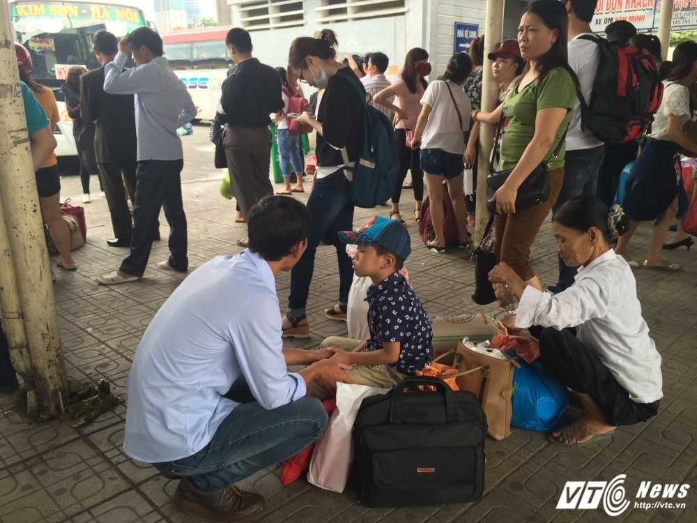 9. Ke tui de ngoi, cau gat voi bo