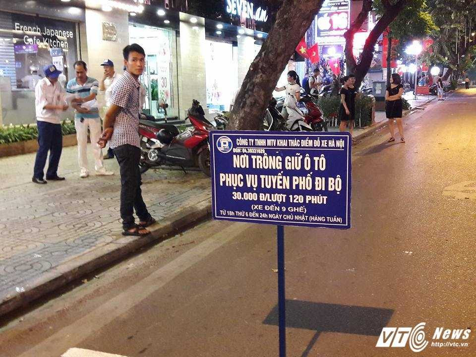 chu-tich-ha-noi-di-bo-12