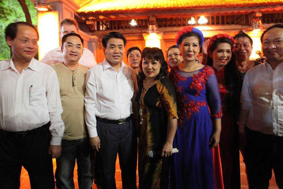 chu-tich-ha-noi-di-bo-2