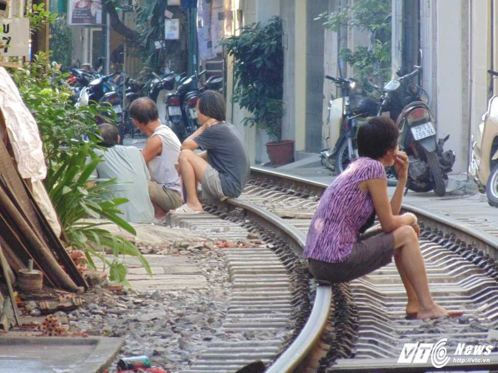 2- Duong ray tau hoa bien thanh noi sinh hoat chu yeu cua moi nguoi