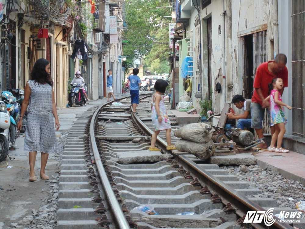 7- Tre con vo tu choi gion voi tu than