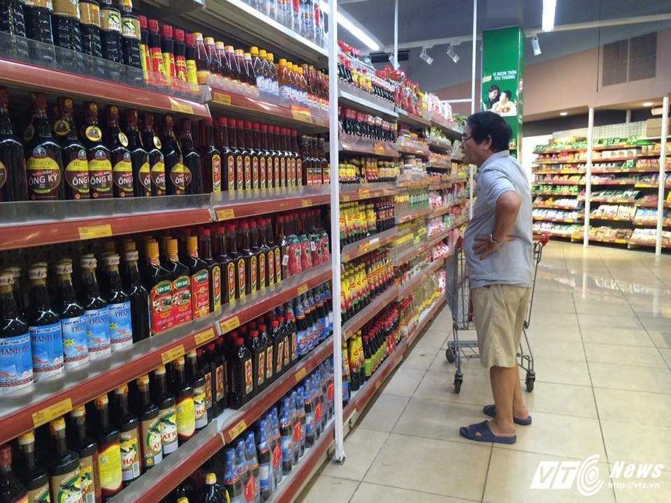 1-gian-hang-nuoc-mam-truyen-thong-van-vang-bong-khach-du-da-cong-bo-ket-qua-an-toan-1045