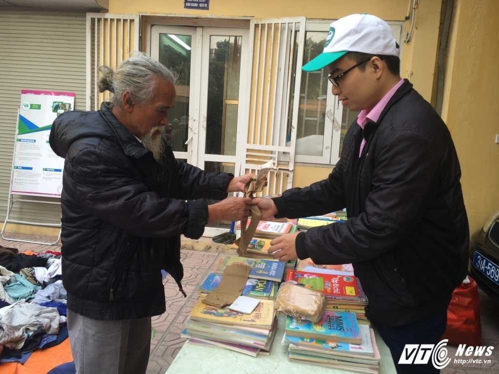 1- Gian hang thu hut duoc