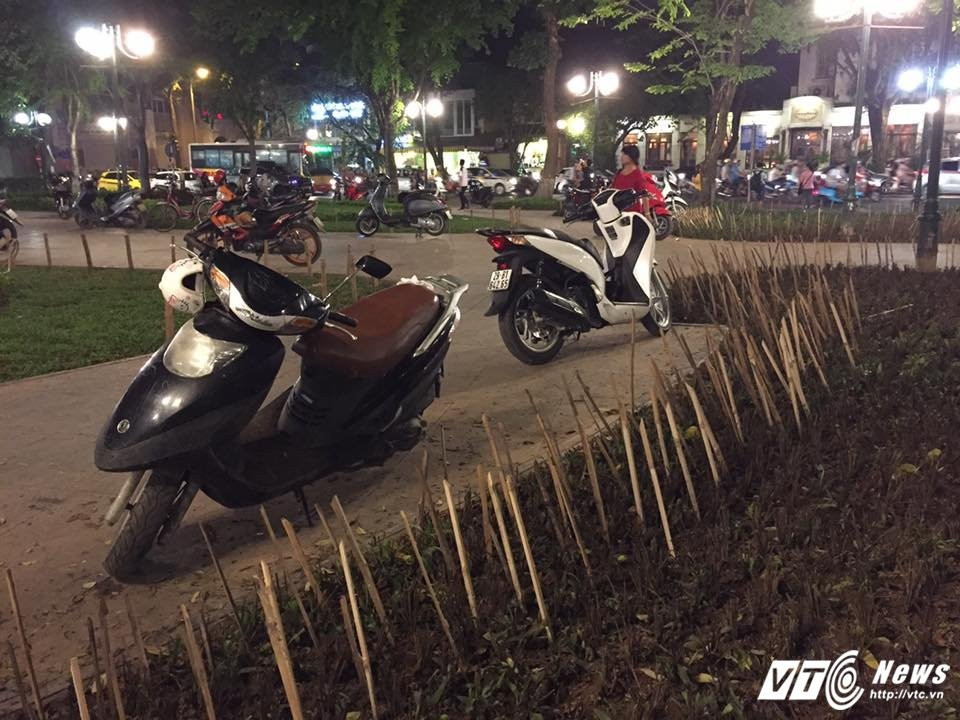 Hinh anh Thue may xuc san nen nha, con gai bi xe can chet