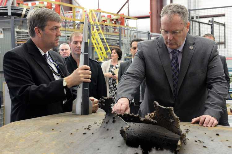 Vết xuyên của đạn bắn đi từ pháo từ trường