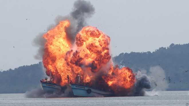 Indonesia đánh đắm tàu cá nước ngoài xâm phạm chủ quyền.