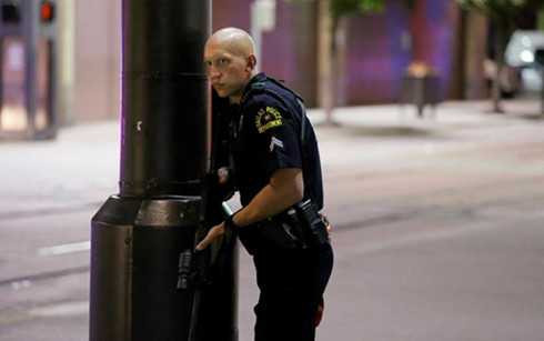 Cảnh sát Mỹ tham gia chiến dịch tiêu diệt nghi phạm đấu súng với lực lượng an ninh ở Dallas