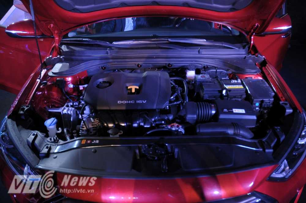 Phiên bản động cơ 2.0 của Huyndai Elantra 2016 - Ảnh: Tùng Đinh