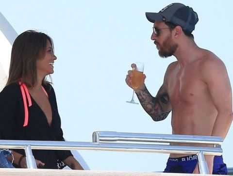 Quên án tù, Messi vui vẻ du hí trên du thuyền triệu USD