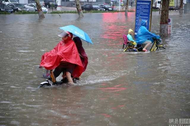 Người dân tìm mọi cách chống lại thời tiết