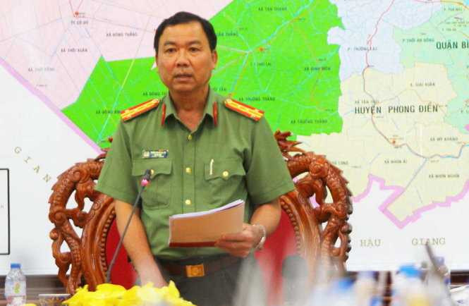 Đại tá Trần Ngọc Hạnh, giám đốc Công an TP Cần Thơ, chủ trì buổi họp báo
