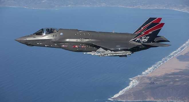 My lan dau dua chien dau co tang hinh F-35 den Nhat hinh anh 1