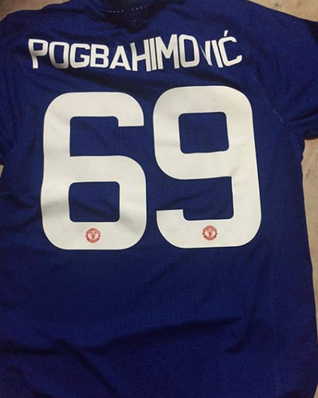 Chiếc áo đấu này đang được chia sẻ và gây sốt trên mạng xã hội Instagram.