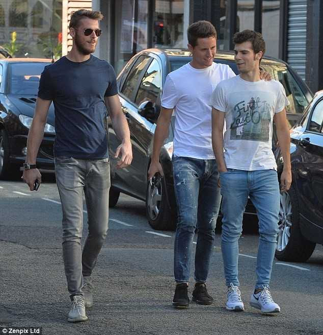 De Gea, Herrera, Rashford tranh thu xa hoi truoc them derby hinh anh 2