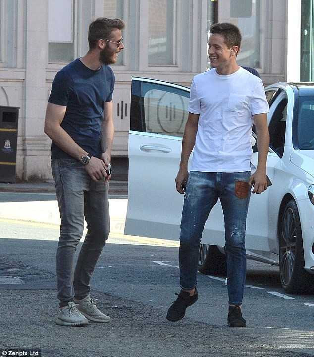 De Gea, Herrera, Rashford tranh thu xa hoi truoc them derby hinh anh 3