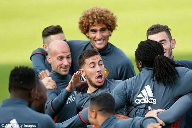 Dan sao Bi 'au da' o buoi tap truoc vong loai World Cup hinh anh 1