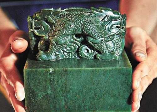 Ngoc ty cua vua Can Long duoc mua voi gia gan 12 trieu USD hinh anh 1